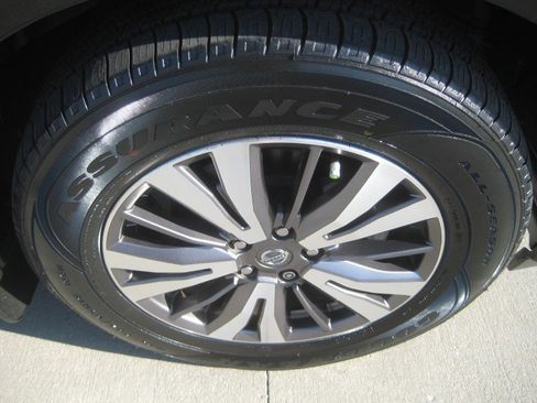 Used 2020 Nissan Pathfinder S image 9