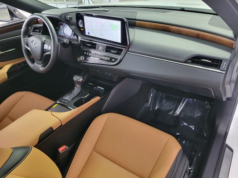 Certified 2025 Lexus ES 300h w/ Premium Package FWD image 16