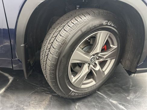 Used 2020 Toyota Highlander LE image 36