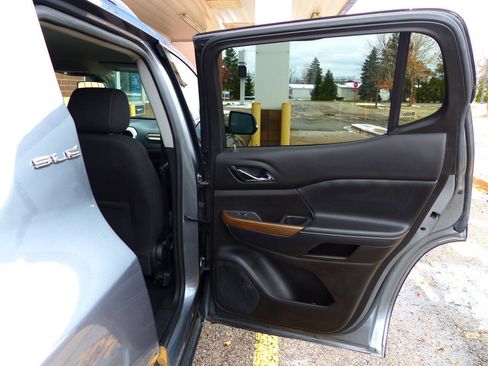 Used 2021 GMC Acadia SLE w/ Driver Convenience Package FWD image 37