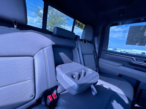 Used 2024 Chevrolet Silverado 2500 ZR2 w/ Technology Package image 37