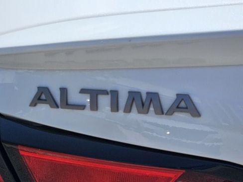 Used 2023 Nissan Altima 2.5 SL FWD image 42