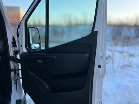 Used 2021 Mercedes-Benz Sprinter 2500 w/ Driver Convenience Package image 22