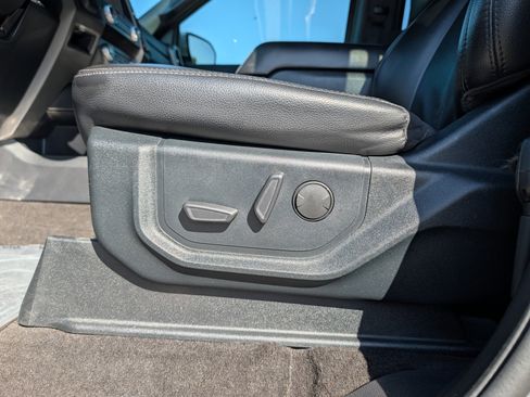 Used 2020 Ford Expedition XLT w/ Equipment Group 202A RWD image 30
