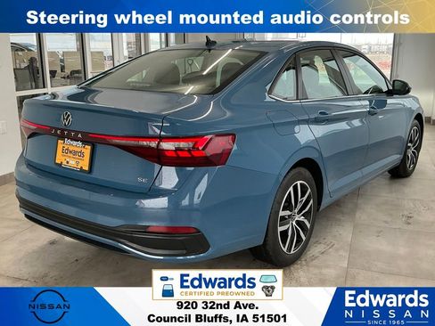 Used 2025 Volkswagen Jetta SE FWD image 7
