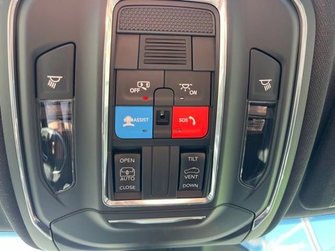 Used 2024 Jeep Grand Cherokee Laredo X AWD/4WD image 20