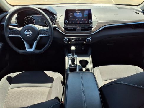 Used 2025 Nissan Altima 2.5 SV image 9