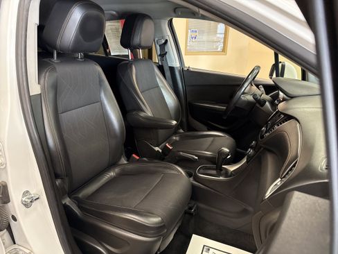 Used 2018 Chevrolet Trax LT w/ LT Convenience Package FWD image 27