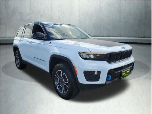 Used 2024 Jeep Grand Cherokee Trailhawk w/ Advanced Protech Group II AWD/4WD image 2