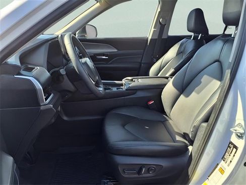Used 2024 Toyota Grand Highlander XLE image 12
