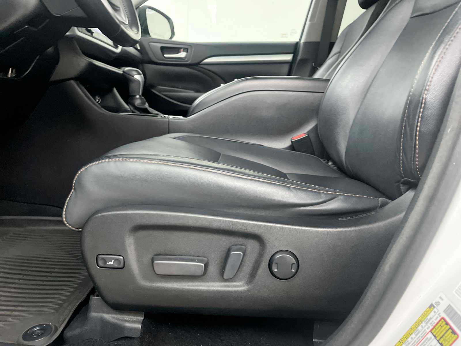 Used 2017 Toyota Highlander XLE AWD/4WD image 20