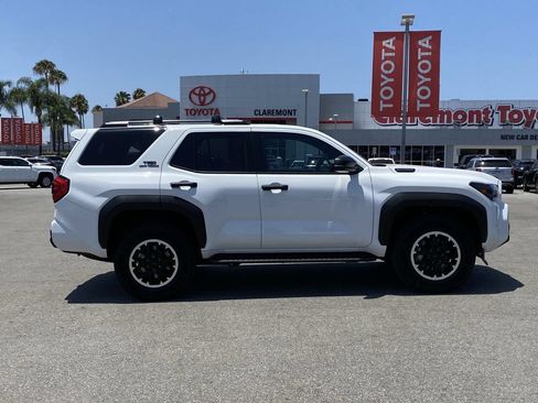 Certified 2025 Toyota 4Runner TRD Off-Road AWD/4WD image 10
