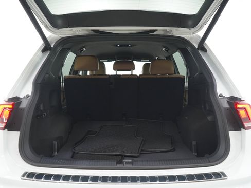Used 2024 Volkswagen Tiguan SE AWD/4WD image 18