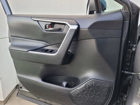 Used 2022 Toyota RAV4 LE w/ Carpet Mat Package (TMS) FWD image 25