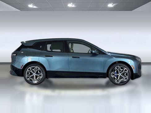 Used 2024 BMW iX xDrive50 w/ Sport Package AWD/4WD image 8