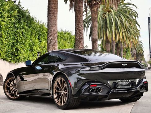 Used 2025 Aston Martin V8 Vantage image 2