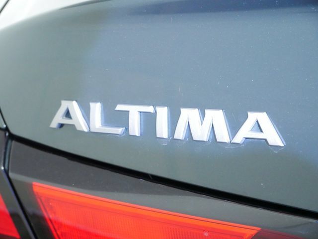 Used 2025 Nissan Altima 2.5 SV FWD image 9