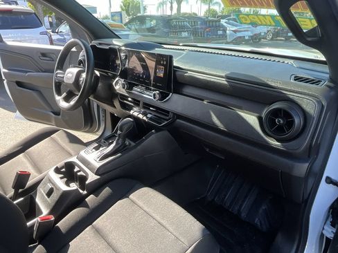 Used 2023 Chevrolet Colorado W/T RWD image 25
