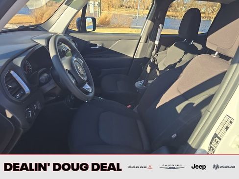 Used 2023 Jeep Renegade Latitude AWD/4WD image 10