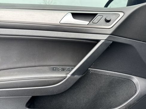 Used 2016 Volkswagen Golf Limited Edition image 13