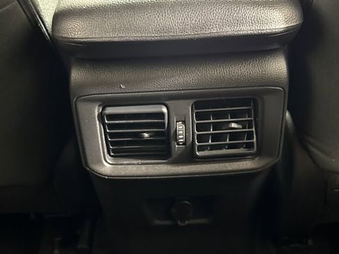Used 2021 Toyota RAV4 LE AWD/4WD image 27