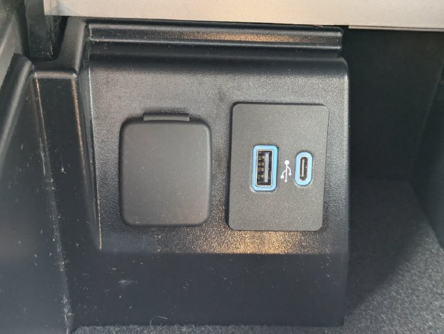 Used 2023 Ford Explorer XLT w/ Equipment Group 202A AWD/4WD image 29