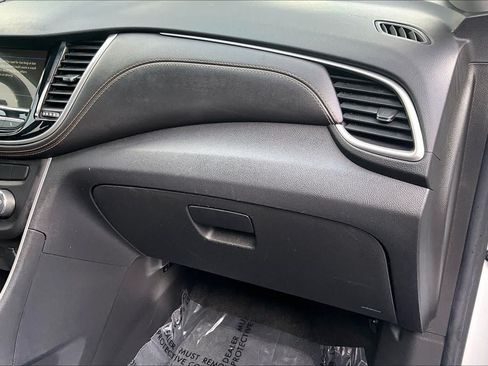 Used 2019 Chevrolet Trax LT w/ LT Convenience Package FWD image 19