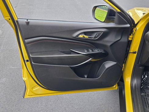 Used 2024 Chevrolet Trax RS w/ Sunroof Package image 19