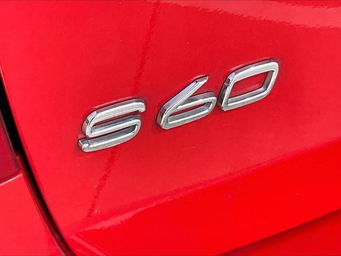 Used 2018 Volvo S60 T6 R-Design Platinum image 29