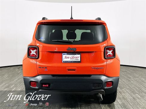Used 2021 Jeep Renegade Trailhawk image 6