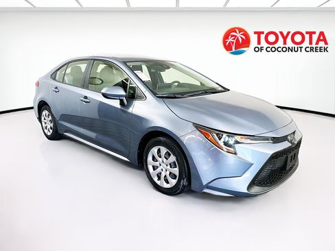 Used 2020 Toyota Corolla LE image 1