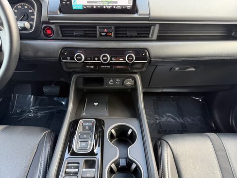 Used 2023 Honda Pilot Touring image 16