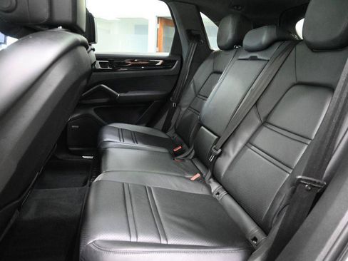Used 2019 Porsche Cayenne S w/ Premium Package AWD/4WD image 14