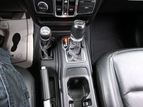 Used 2021 Jeep Wrangler Unlimited Sahara w/ Uconnect 4C Nav & Sound Group AWD/4WD image 11