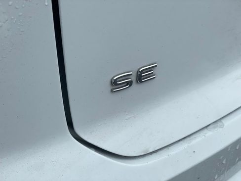 Used 2022 Volkswagen Atlas Cross Sport SE image 26