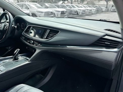 Used 2020 Buick Enclave Essence image 30