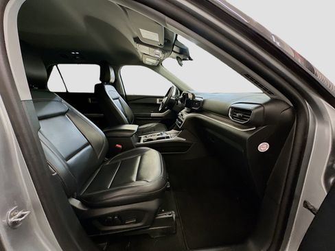 Used 2023 Ford Explorer XLT w/ Equipment Group 202A image 34