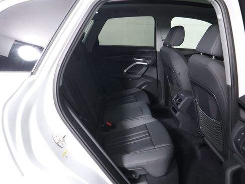 Used 2025 Audi Q5 Premium w/ Convenience Package image 24