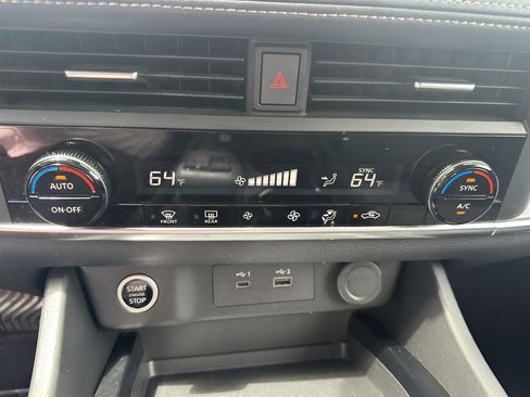 Used 2023 Nissan Rogue SV FWD image 26
