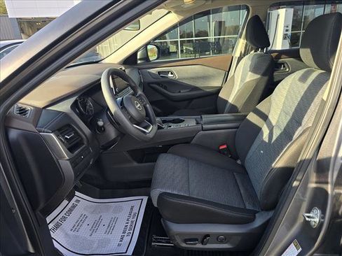 Used 2023 Nissan Rogue SV image 11