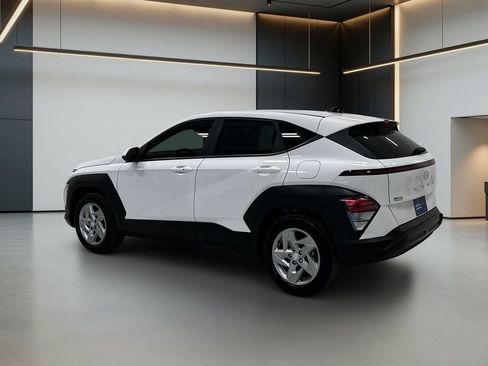 Certified 2025 Hyundai Kona SE FWD image 3