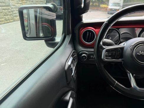 Used 2018 Jeep Wrangler Unlimited Rubicon AWD/4WD image 16