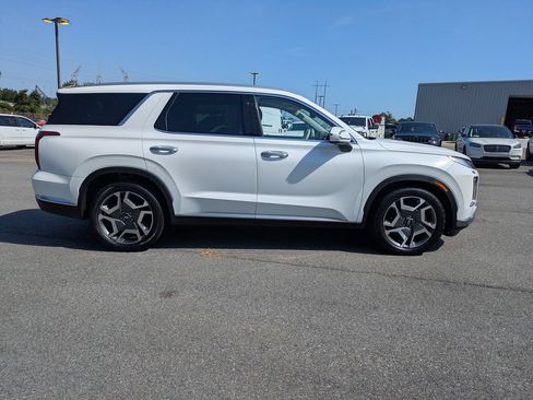 Used 2024 Hyundai Palisade Limited FWD image 3