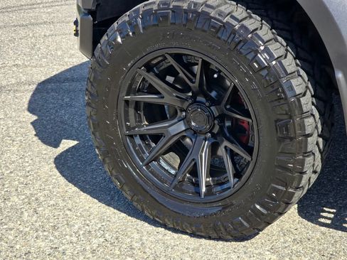 Used 2017 Ford F150 Raptor w/ Equipment Group 802A Luxury AWD/4WD image 32