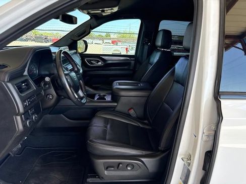 Used 2021 Chevrolet Suburban RST w/ Luxury Package RWD image 13