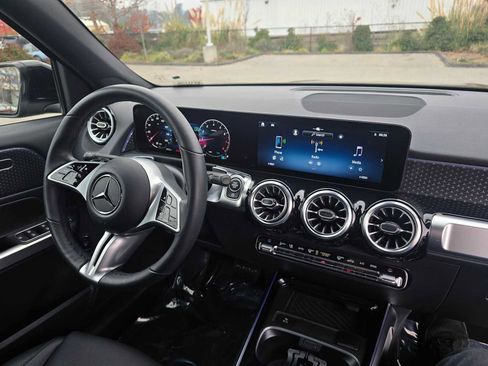 Used 2025 Mercedes-Benz GLB 250 GLB 250 image 11