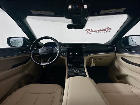 New 2025 Jeep Grand Cherokee Limited image 9