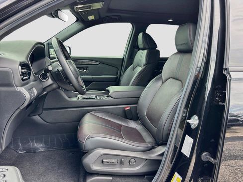 Certified 2025 Honda Pilot Black Edition image 26