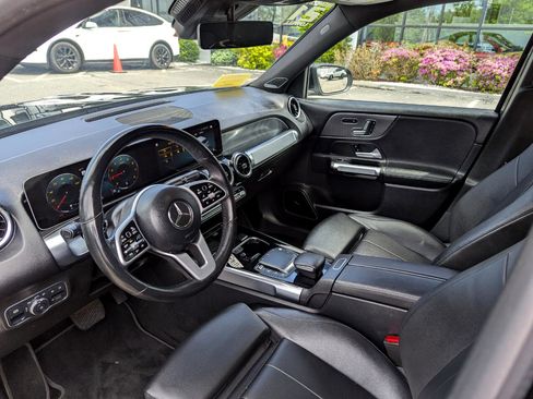 Used 2021 Mercedes-Benz GLB 250 4MATIC w/ Premium Package image 13