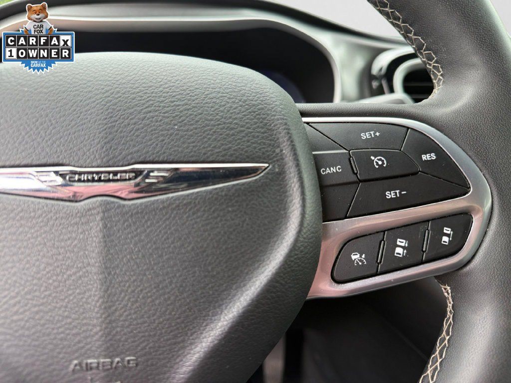 Used 2025 Chrysler Pacifica Select FWD image 28